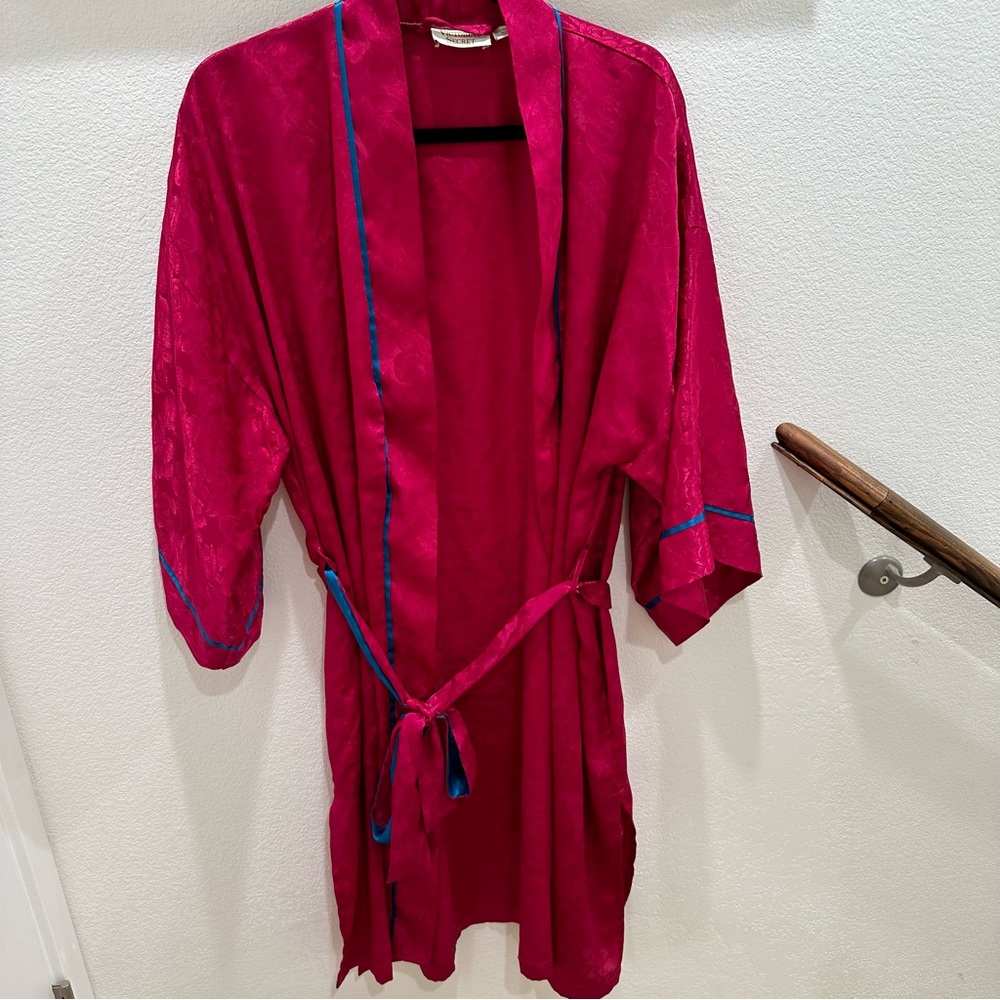 Victoria’s Secret gold label robe (one size)